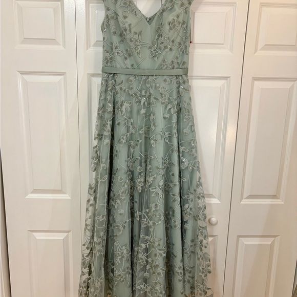 Beautiful dusty sage mother of the bride dress. - Picture 3 of 12